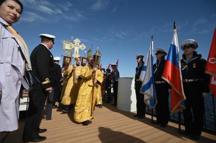 Водный крестный ход от крепости Орешек в Санкст-Петербург