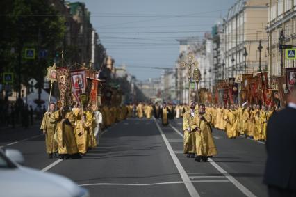 Водный крестный ход от крепости Орешек в Санкст-Петербург