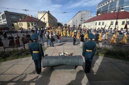 Водный крестный ход от крепости Орешек в Санкст-Петербург