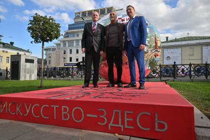 Интерактивная инсталляция Никаса Сафронова Ты и есть искусство\"
