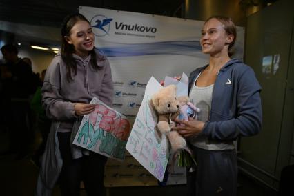 Встреча гимнастки Ангелины  Мельниковой в аэропорту Внуково
