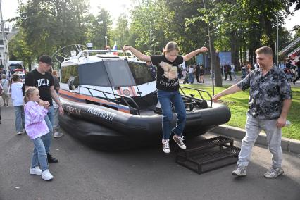 Празднование 878-летия Москвы в Лужниках