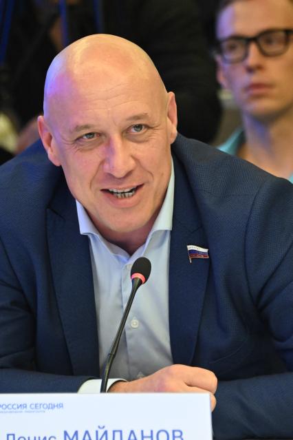 Пресс-конференция, посвященная старту акции Песни и кино - нашим героям\"