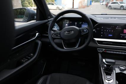 Тест-драйв автомобиля Geely Monjaro