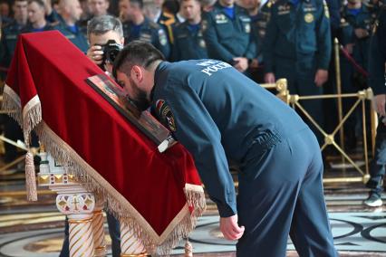 Молебен  честь иконы Божией Матери Неопалимая Купина\" в храме Христа Спасителя