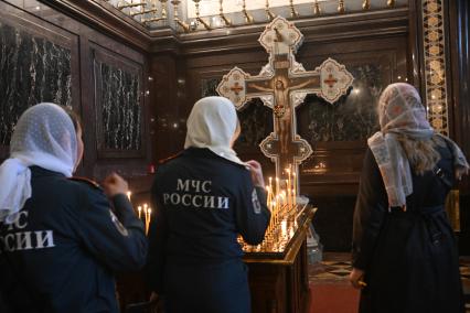 Молебен  честь иконы Божией Матери Неопалимая Купина\" в храме Христа Спасителя