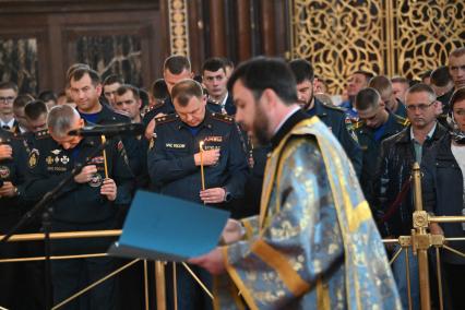 Молебен  честь иконы Божией Матери Неопалимая Купина\" в храме Христа Спасителя