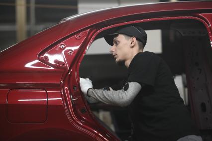 На автозаводе Санкт-Петербург запустили сборку автомобилей Лада Искра