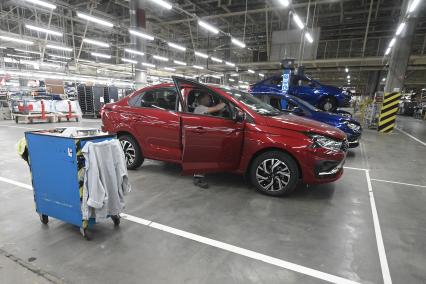 На автозаводе Санкт-Петербург запустили сборку автомобилей Лада Искра