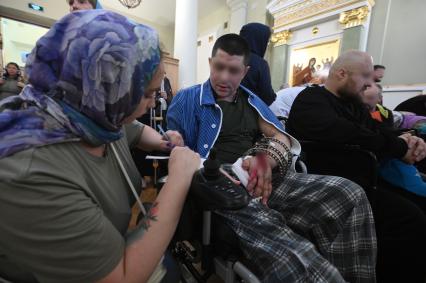 Принесение мощей святого Луки в Мариинскую больницу Санкт-Петербурга