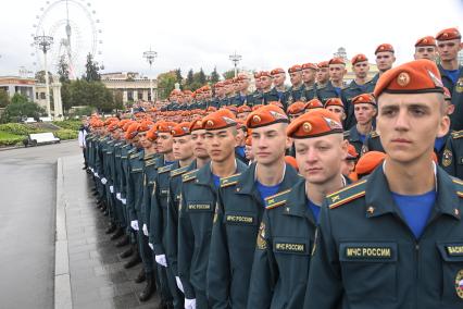 Церемония принятия присяги курсантами Академии Государственной противопожарной службы МЧС России на ВДНХ