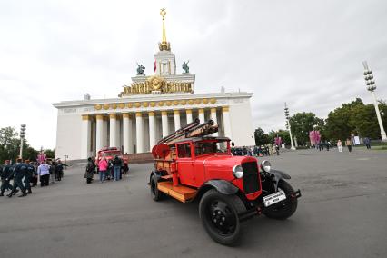 Церемония принятия присяги курсантами Академии Государственной противопожарной службы МЧС России на ВДНХ