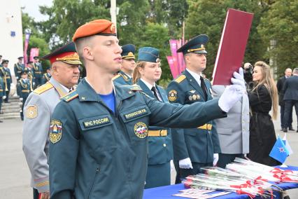 Церемония принятия присяги курсантами Академии Государственной противопожарной службы МЧС России на ВДНХ