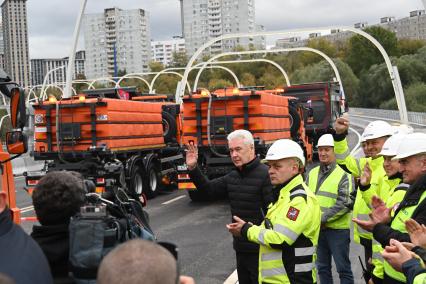 Сергей Собянин на открытии  участка автодороги в Раменках