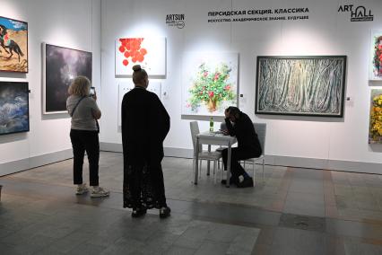 Первая ярмарка академического искусства Арт Россия. Классика. Новый взгляд\"