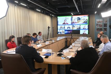 Круглый стол на тему: \"Сохранение лесов: на пути от освоения к устойчивому управлению\" в редакции КП