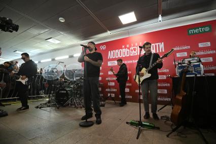 Выступление рэпера  Басты в Московском метро