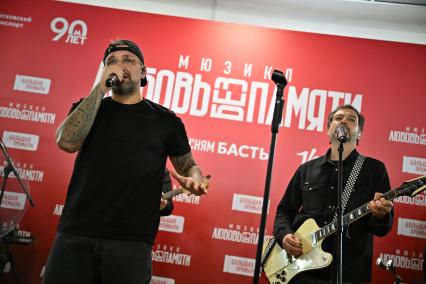 Выступление рэпера  Басты в Московском метро