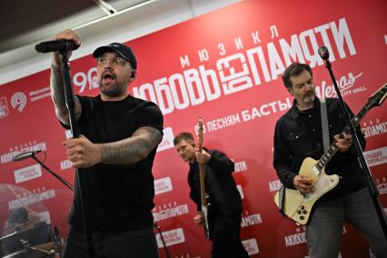 Выступление рэпера  Басты в Московском метро
