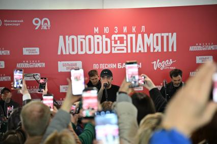 Выступление рэпера  Басты в Московском метро