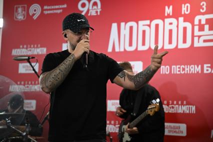 Выступление рэпера  Басты в Московском метро