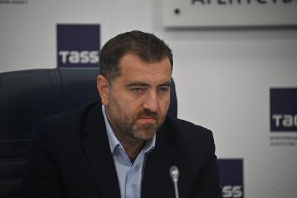 Врачи Бакулевского центра провели мастер-класс основ реанимации с журналистами ТАСС