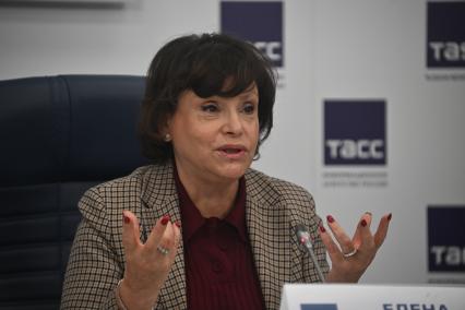 Врачи Бакулевского центра провели мастер-класс основ реанимации с журналистами ТАСС