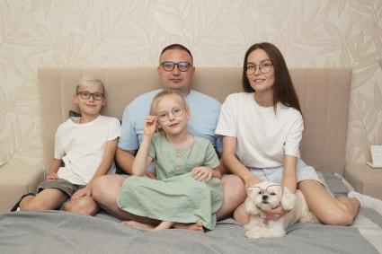 Семья в очках
