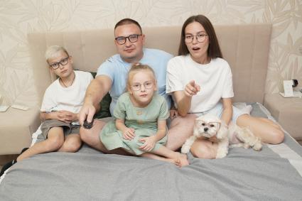 Семья в очках