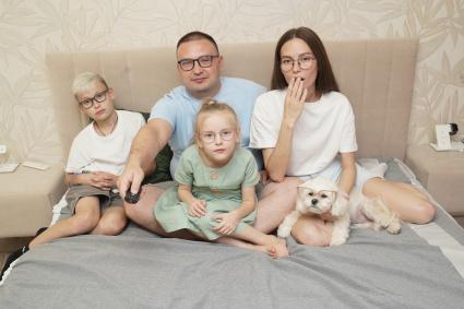 Семья в очках