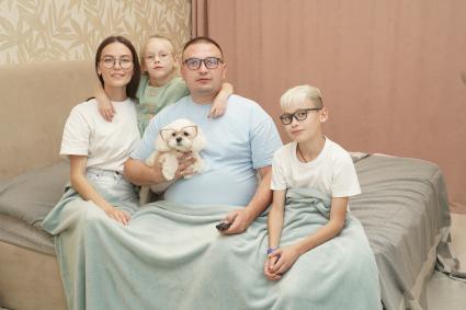 Семья в очках