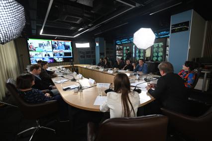 Круглый стол на тему: \"Современная проза: от текста к театральной постановке\" в редакции КП
