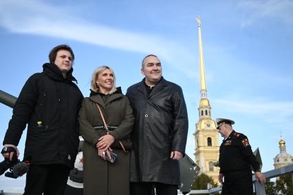 Алексей Горшенев отметил 50-летие полуденным выстрелом из Петропавловской крепости