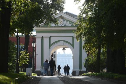 Алексей Горшенев отметил 50-летие полуденным выстрелом из Петропавловской крепости