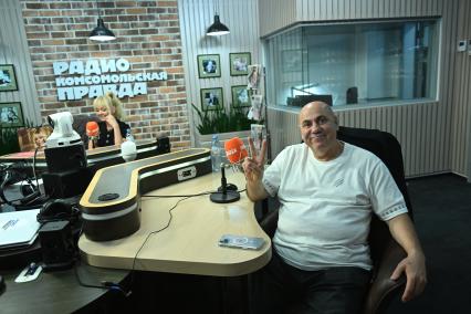 Валерия и Иосиф Пригожин на радиостанции Комсомольская правда