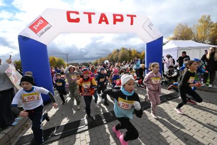Благотворительный забег в кокошниках Без границ\"