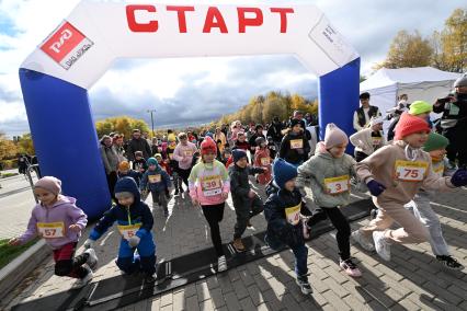 Благотворительный забег в кокошниках Без границ\"