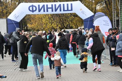 Благотворительный забег в кокошниках Без границ\"