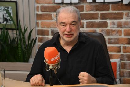 Анатолий Максимов на радиостанции Комсомольская правда\"