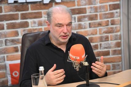 Анатолий Максимов на радиостанции Комсомольская правда\"