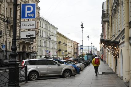 Новые тарифы на платную парковку начали действовать в Петербурге