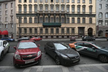 Новые тарифы на платную парковку начали действовать в Петербурге