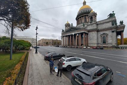 Новые тарифы на платную парковку начали действовать в Петербурге