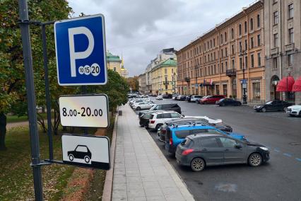 Новые тарифы на платную парковку начали действовать в Петербурге