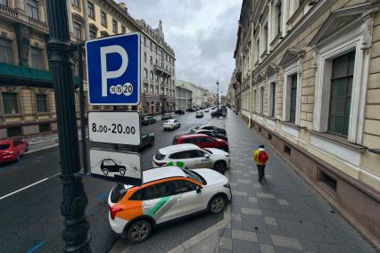 Новые тарифы на платную парковку начали действовать в Петербурге