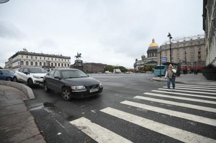 Новые тарифы на платную парковку начали действовать в Петербурге