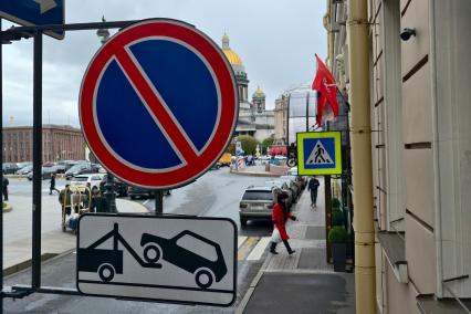 Новые тарифы на платную парковку начали действовать в Петербурге
