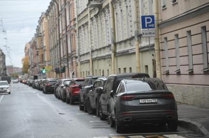 Новые тарифы на платную парковку начали действовать в Петербурге