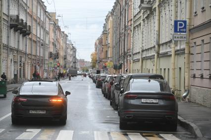 Новые тарифы на платную парковку начали действовать в Петербурге