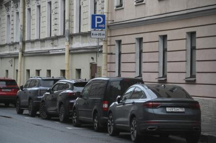 Новые тарифы на платную парковку начали действовать в Петербурге